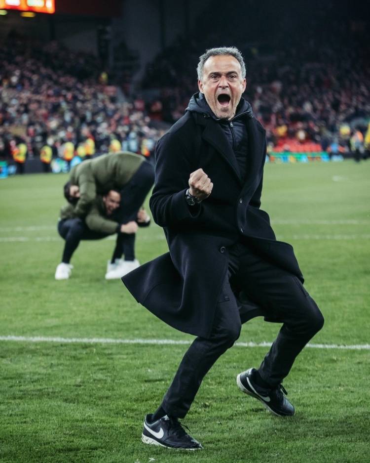 今日是恩里克55岁生日，巴黎社媒：主帅，祝您度过美好的一天